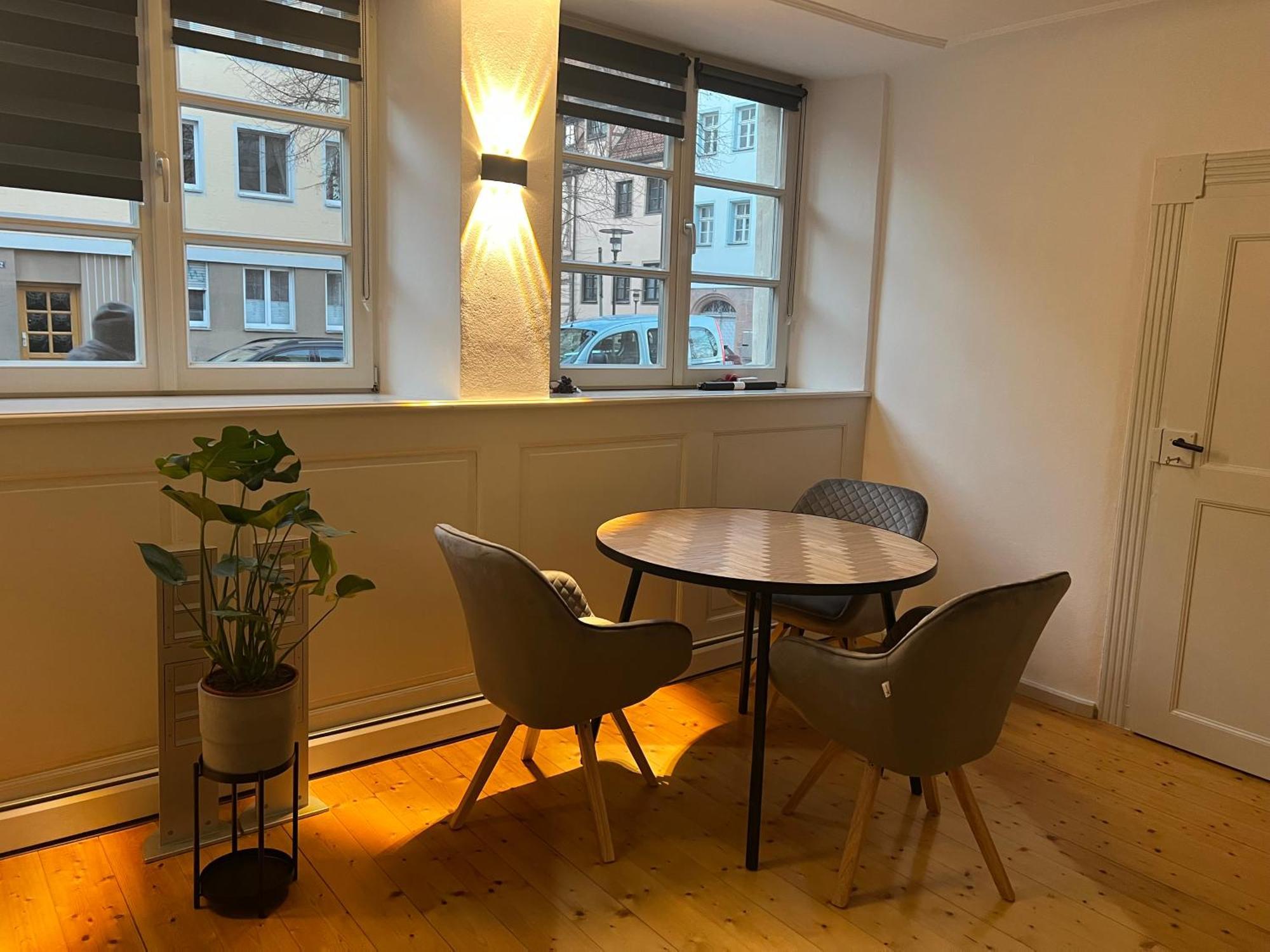 Apartment Altbau Charme In Der Nuernberger Innenstadt *